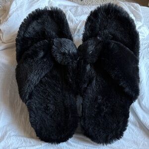 Vionic Gracie’s Orthoheel Black Faux Fur Women's Slippers